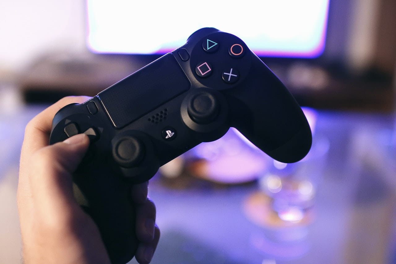 Pesó una PS4 en el supermercado como si fuese fruta y se la llevó por 7000 pesos
