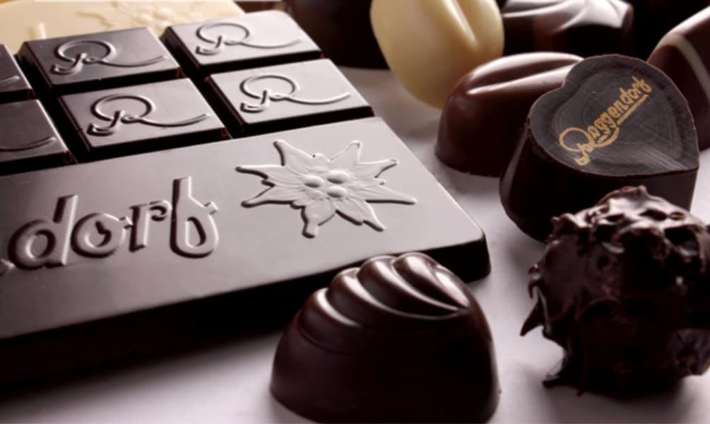 Una tonelada de chocolate vencido: Incian sumario sanitario a tradicional pastelería Roggendorf