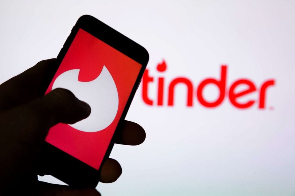 Mujer se obsesionó con hombre que conoció en Tinder le mandó más de nueve mil mensajes