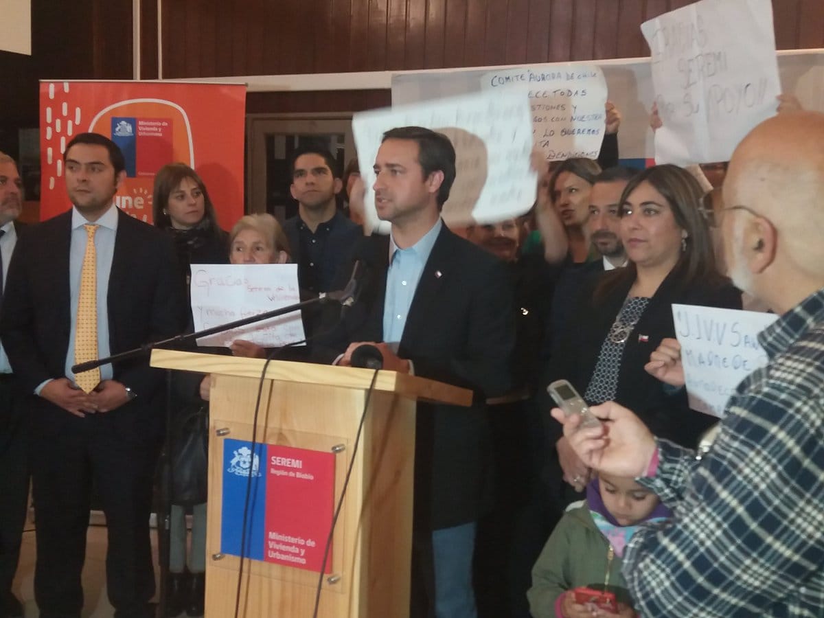 Gobierno contrató a ex seremi de Vivienda Biobío en Estados Unidos: Acusan “traje a la medida”