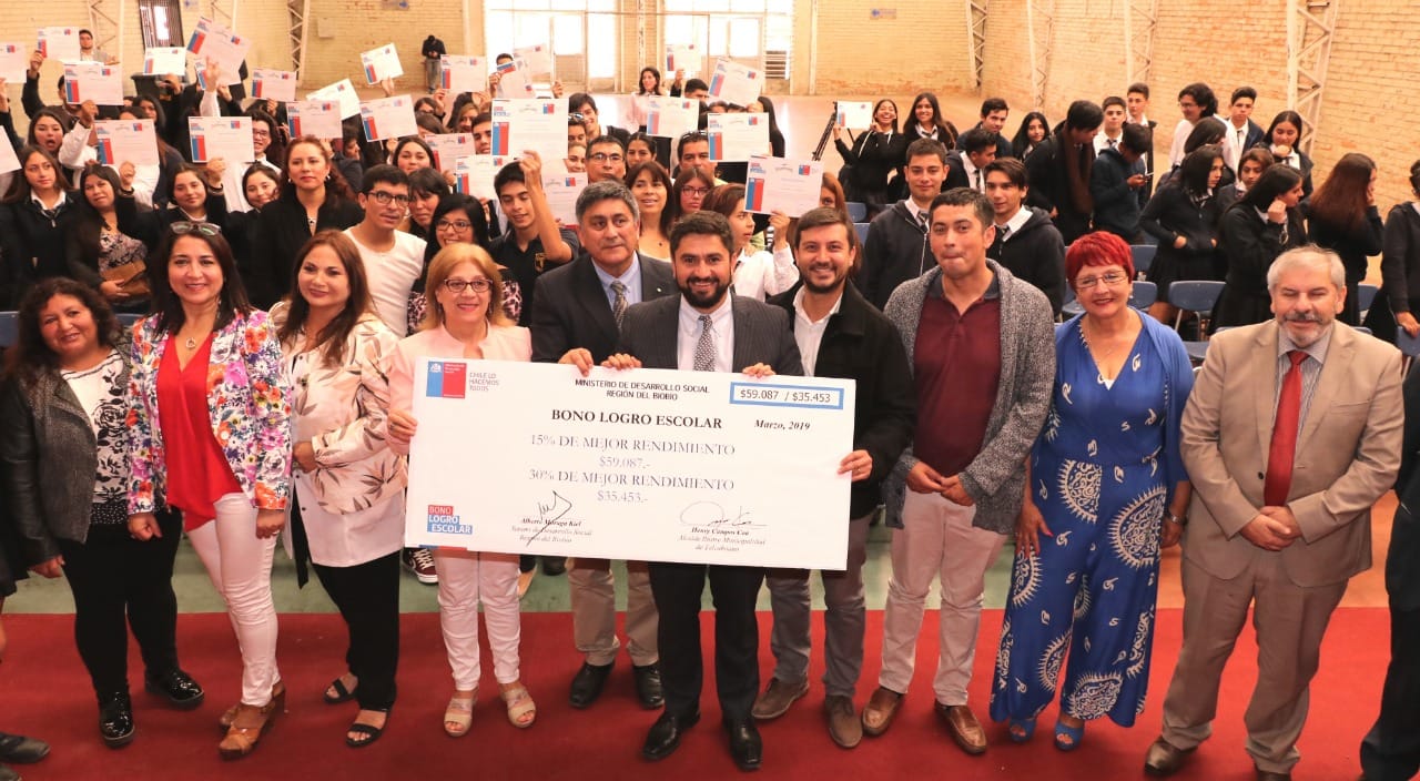 Más de 1.500 alumnos de Talcahuano recibieron bono por logro escolar