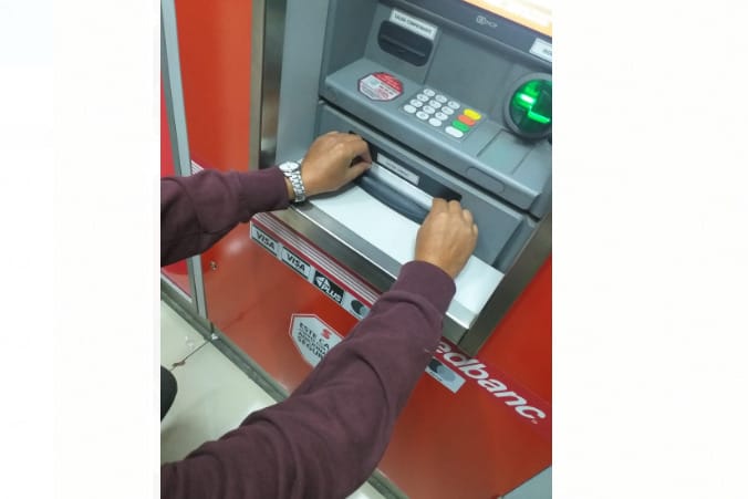 Concepción: con inusual método roban dinero desde céntrico cajero automático