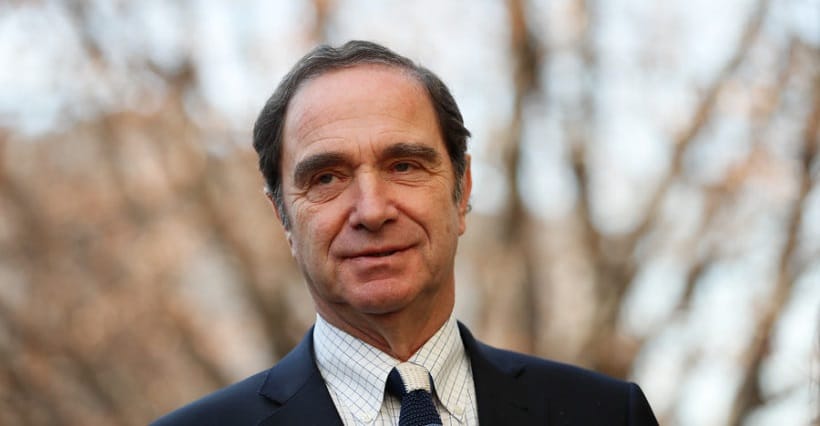 Medio alemán responsabiliza a Hernán Larraín por la lentitud en casos de Colonia Dignidad