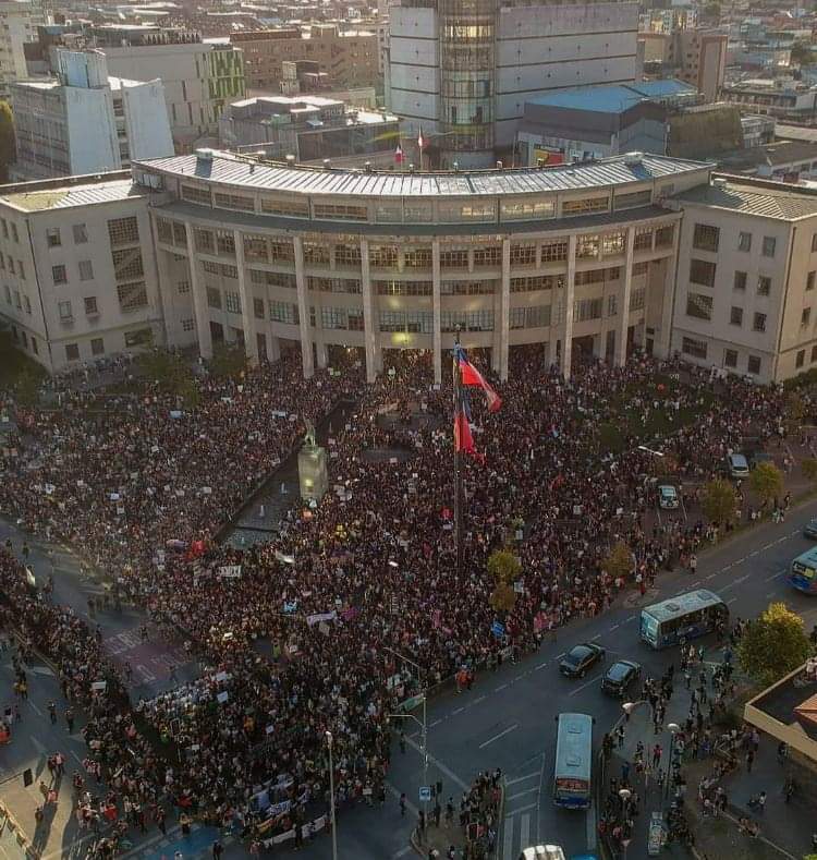 Las mejores imágenes que dejó la marcha por el Día de la Mujer en Concepción