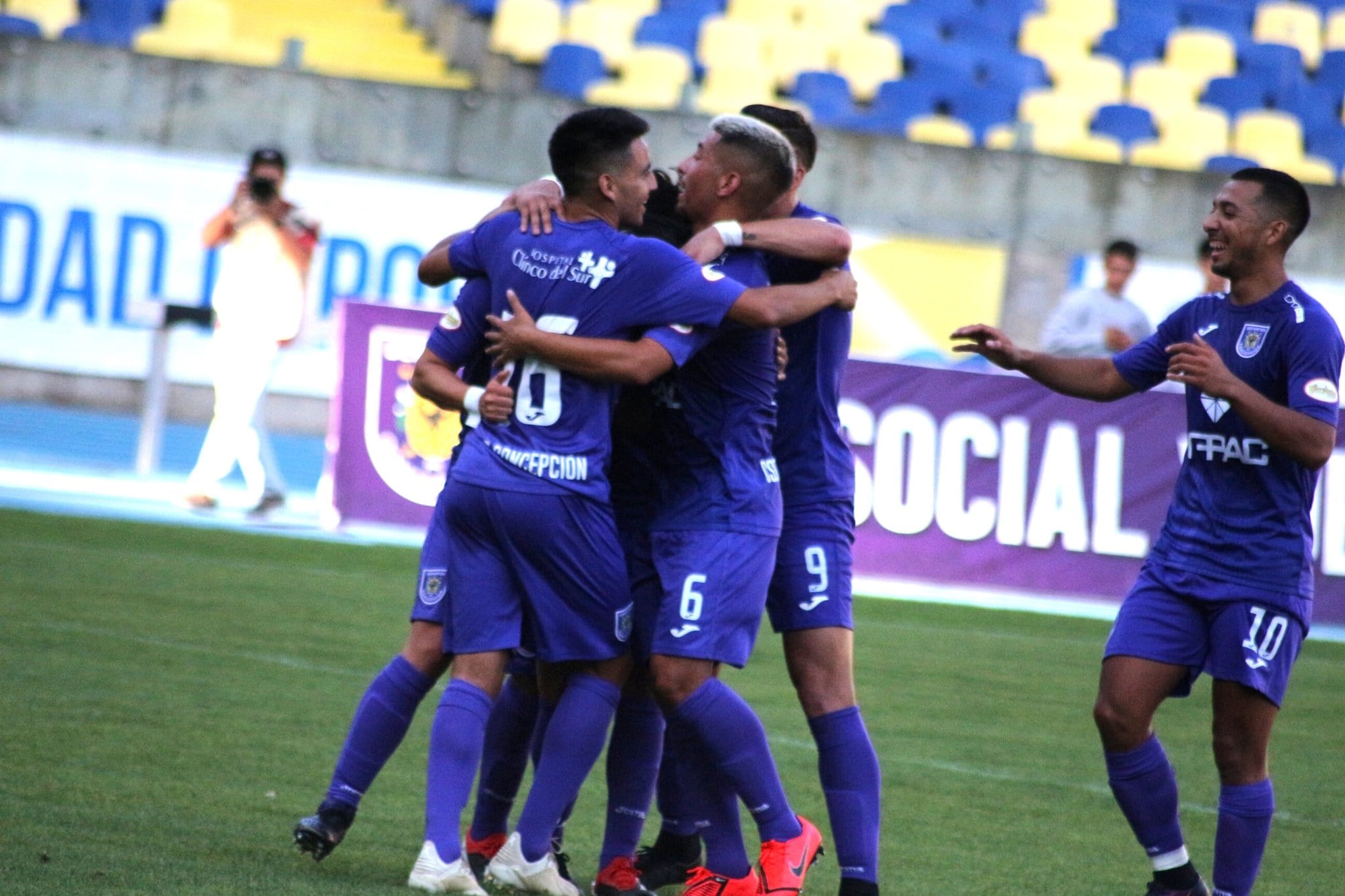 Noche Lila: Deportes Concepción celebró con su gente ante Cauquenes