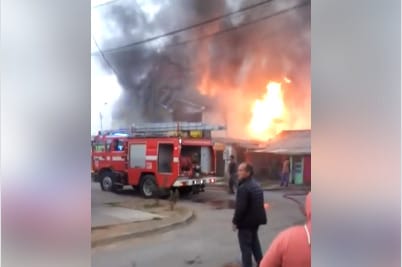 Incendio consume panadería y afecta a casas aledañas en Coronel