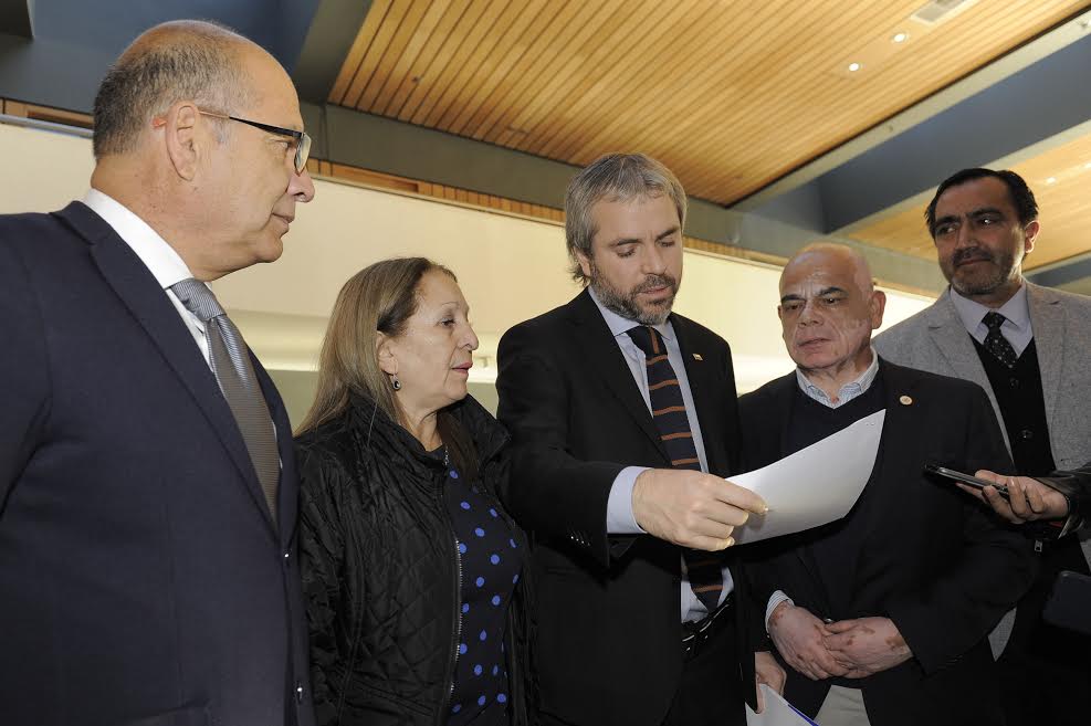 Ministro Blumel por cierre de plantas de jibia “se debe a una mala legislación”