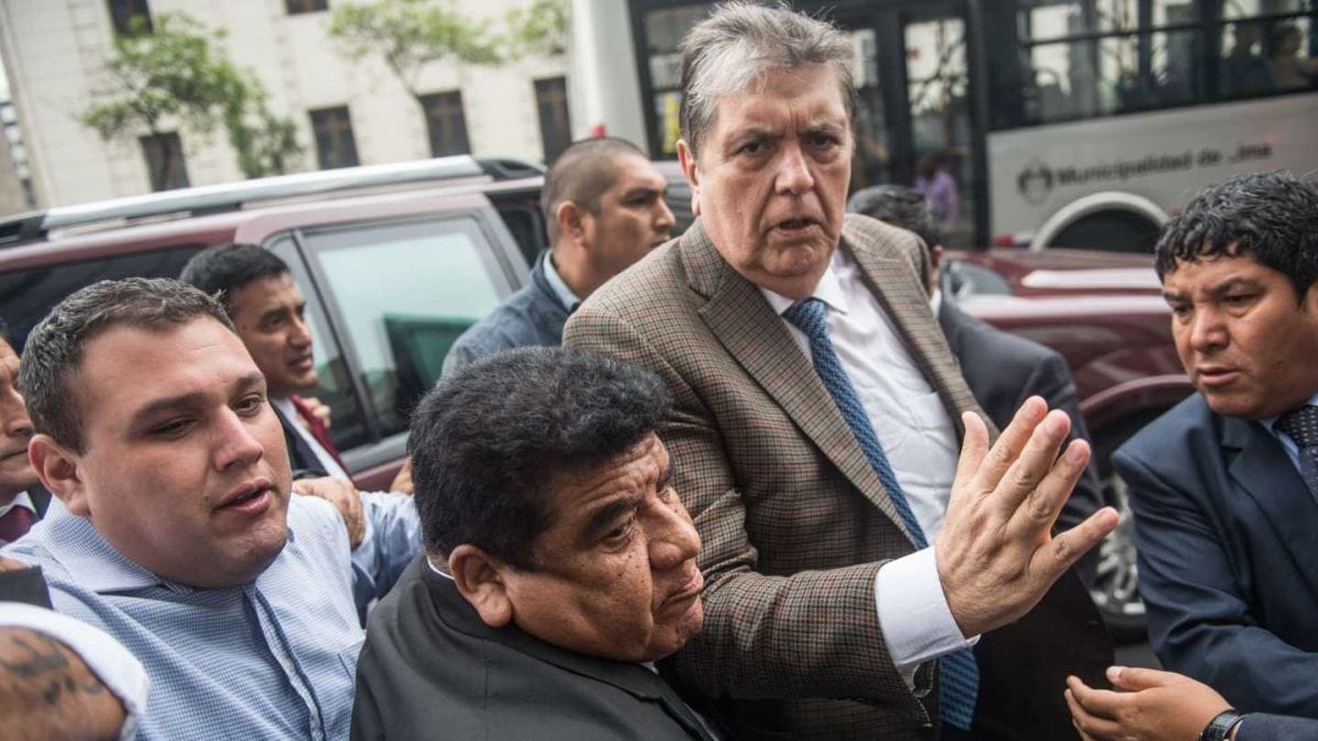 Ex Presidente de Perú se disparó en medio de su detención