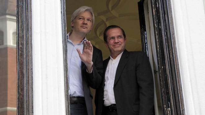 Policía de Londres detuvo al fundador de WikiLeaks desde la embajada de Ecuador