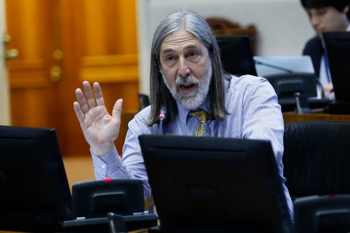 Letelier se defiende ante polémica foto con jueces suspendidos por corrupción