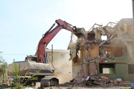 “Blocks de lata”: Comenzó demolición en Villa Futuro de Chiguayante
