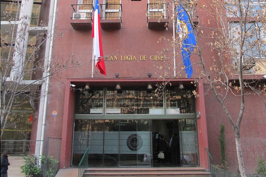 Masonería expulsa a juez Emiliano Elgueta investigado por corrupción y prácticas de magia negra