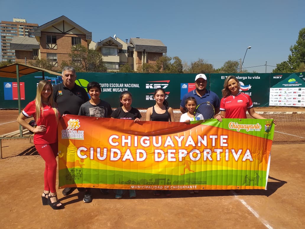 Pequeñas promesas del tenis de Chiguayante obtuvieron destacado lugar en torneo escolar