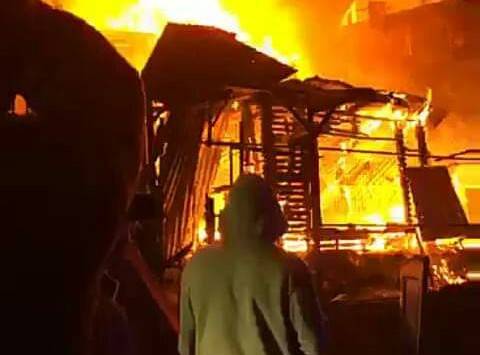 Horror en Lota por gran incendio que arrasó con múltiples viviendas