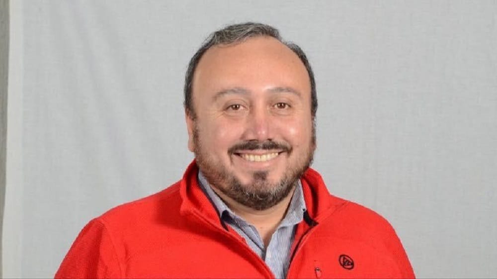 [ENTREVISTA] Luis Santibañez: “Me gustaría ver a diputados y senadores sin sueldo con el mismo énfasis de gestión que tienen hoy”