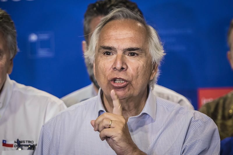 Ministro Chadwick confirma visita a Carabineros atacados tras enfrentamiento en Cañete