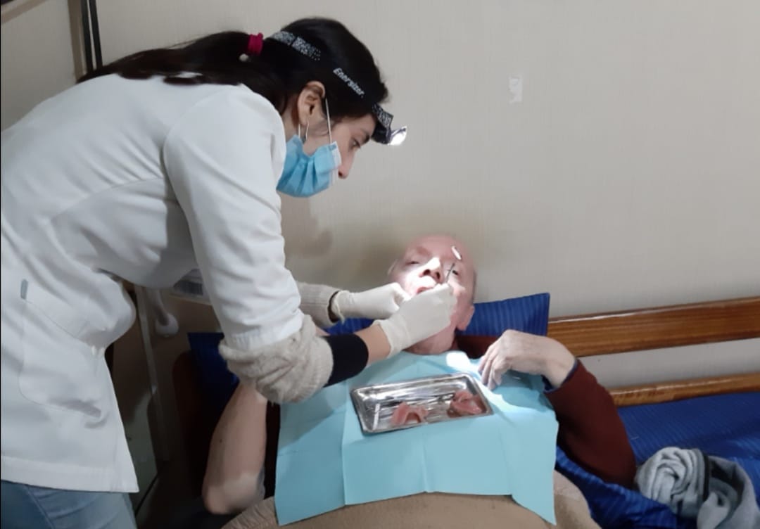 Concepción: Pacientes postrados recibirán atención dental en sus casas