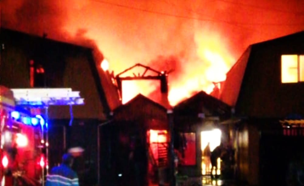 31 personas resultan damnificadas tras violento incendio en Laja