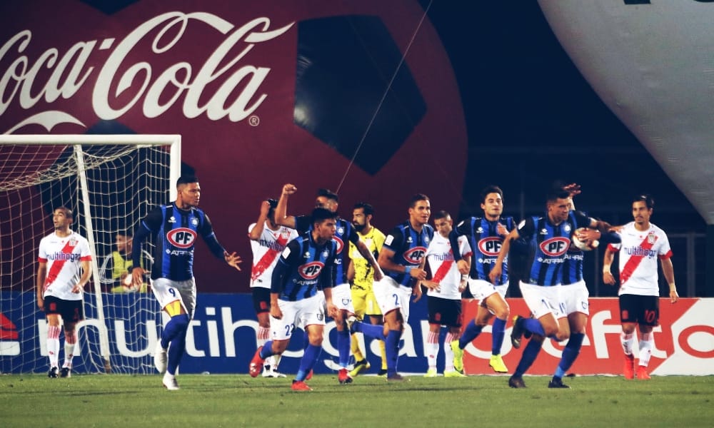 Huachipato no puede de visita y cae goleado por Curicó Unido