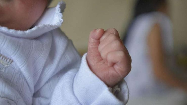 Bebé de sólo un año dio positivo por coronavirus en Chile y quedó en cuarentena