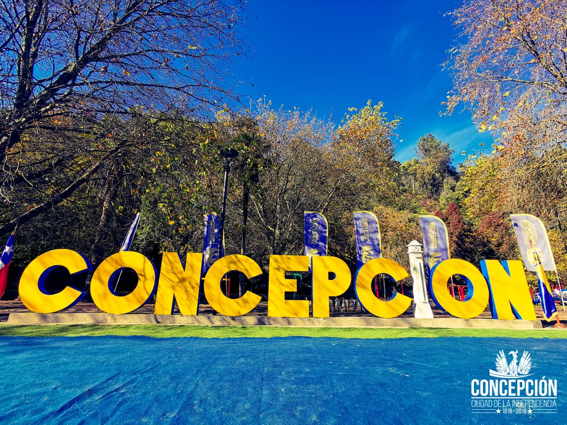 “Concepción” escrito con un Campanil: el enorme letrero que irrumpe en el Parque Ecuador