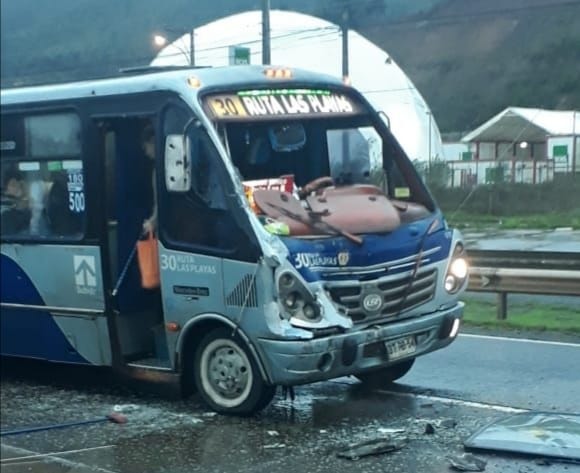 Choque entre dos buses en Concepción dejó a varios pasajeros lesionados