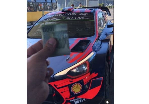 Joven penquista pagó cobro a Sébastien Loeb cuando pasó por el peaje Chivilingo
