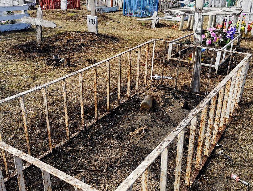 Indignación: Tumbas fueron quemadas en cementerio de Talcahuano tras “acto vandálico”