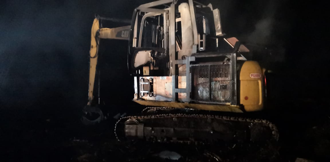 Sexto atentado incendiario en una semana dejó una máquina forestal quemada