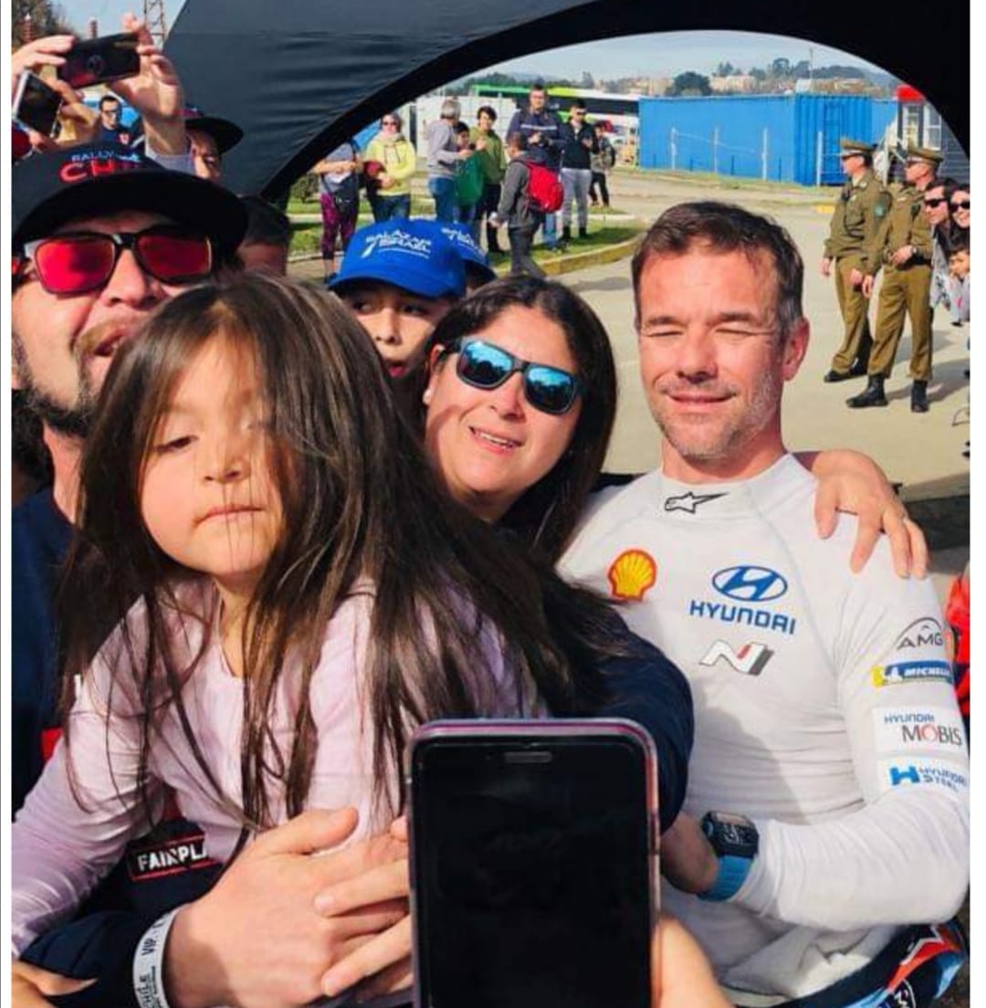 La historia de como Sebastien Loeb se sacó una foto con familia fanática del Rally de San Pedro de la Paz