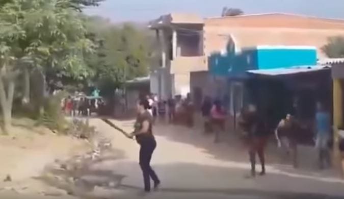 Machete en mano y a piedrazos atacaron a Vecina que cambió clave de Wi-Fi