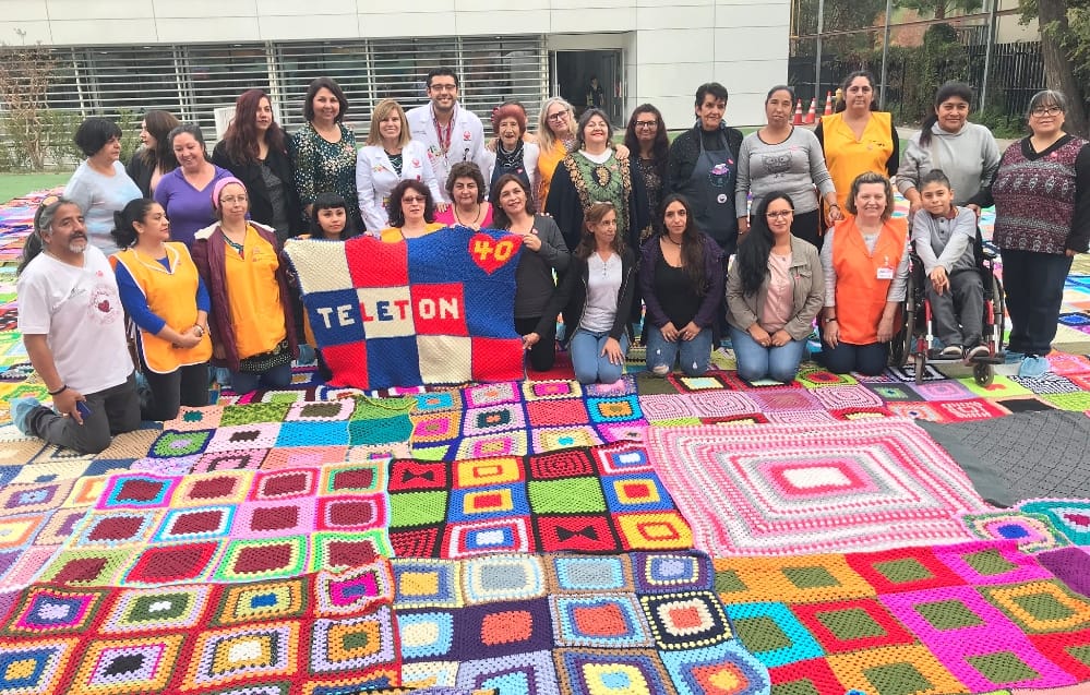 Madres oncológicas participan en la primera “frazadatón” junto a mamás Teletón