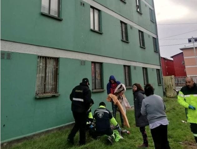 Menor sufre caída desde cuarto piso en edificio de San Pedro de la Paz