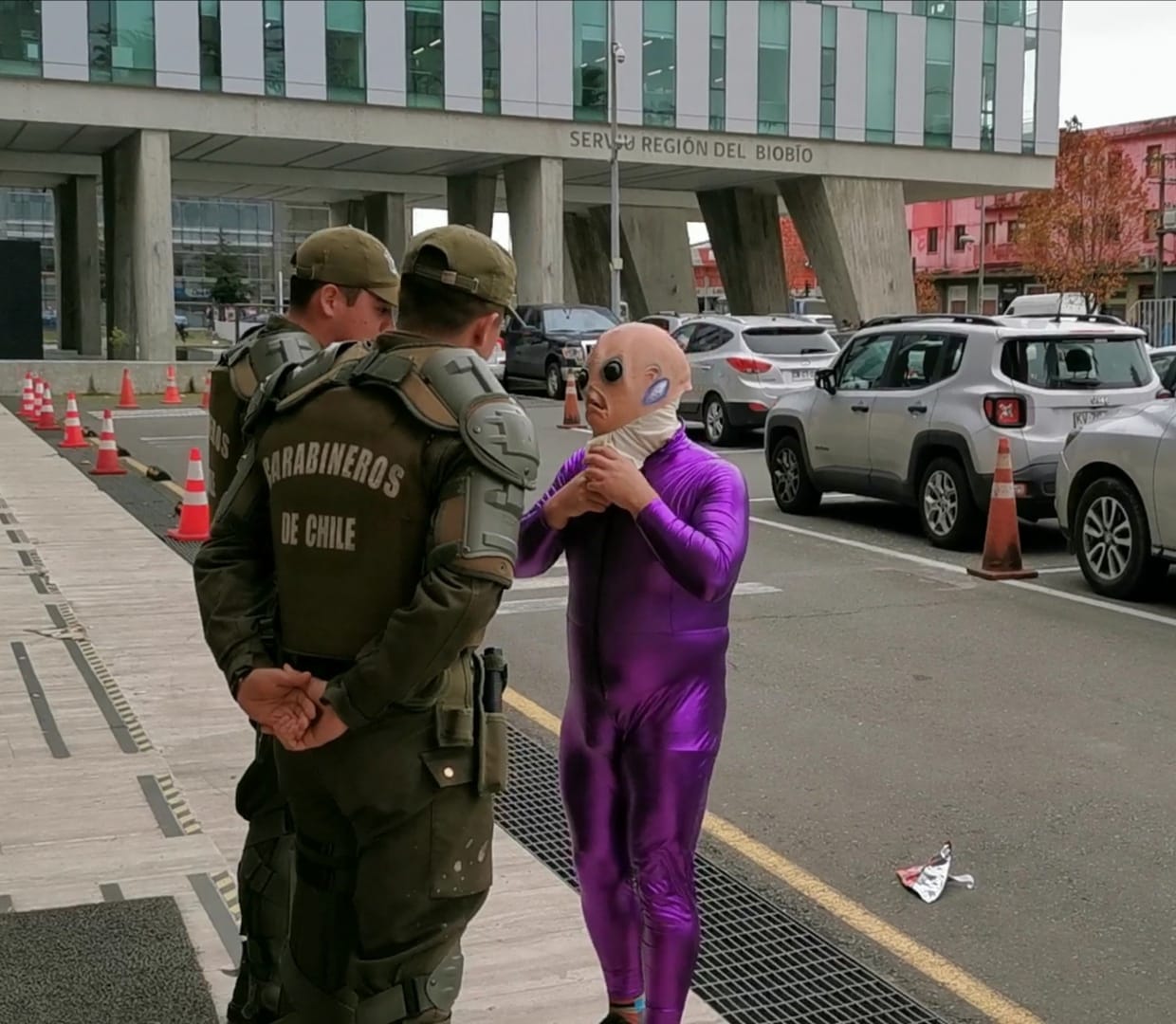 Carabineros le negó la entrada a un “extraterrestre” a la Intendencia del Biobío