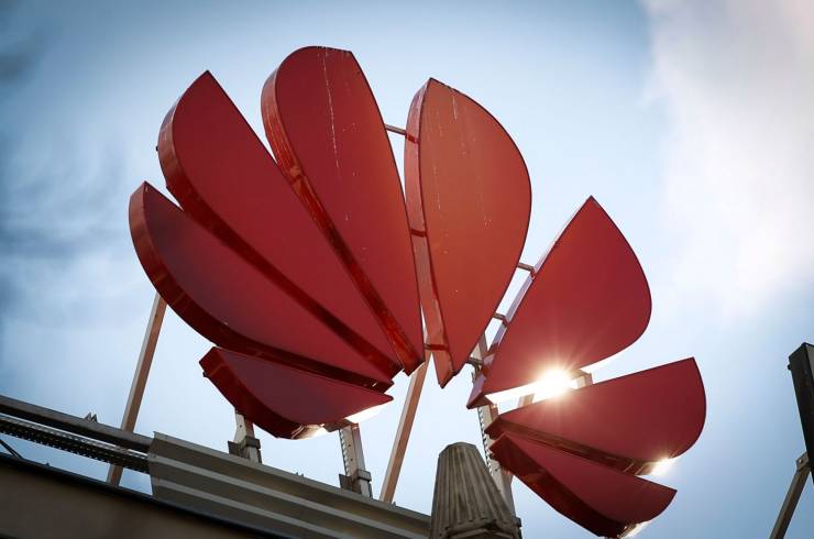 Huawei frena la producción de celulares tras bloqueo de E.E.U.U