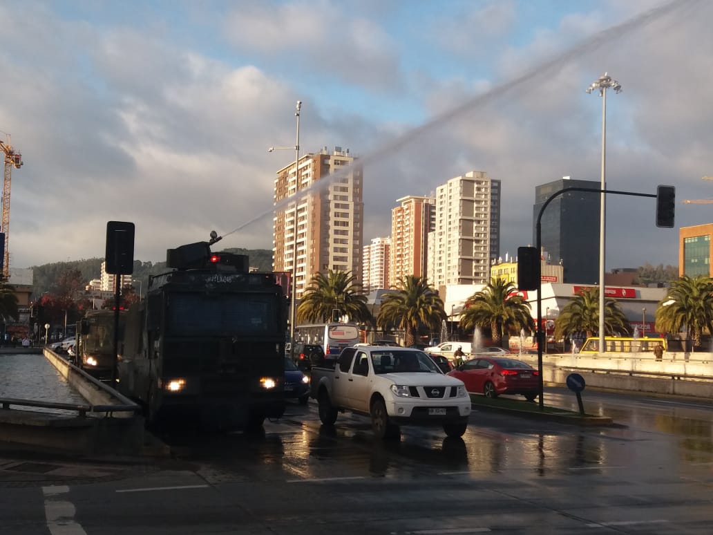 Concepción: Con carro lanzaguas dispersan manifestación de profesores