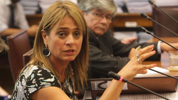 JVR por copa de vino durante sesión virtual: “Lo lamento profundamente, no debió pasar”