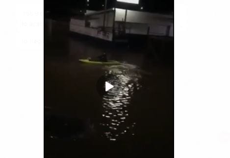 Inundación en San Pedro de la Paz: ¡vecinos recorren en kayak las calles anegadas!