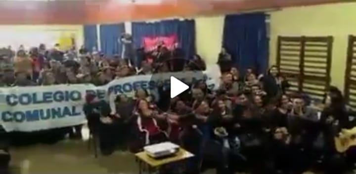 [VIDEO] Profesores de San Pedro de la Paz la rompen con tema adaptado de Mon Laferte por sus demandas