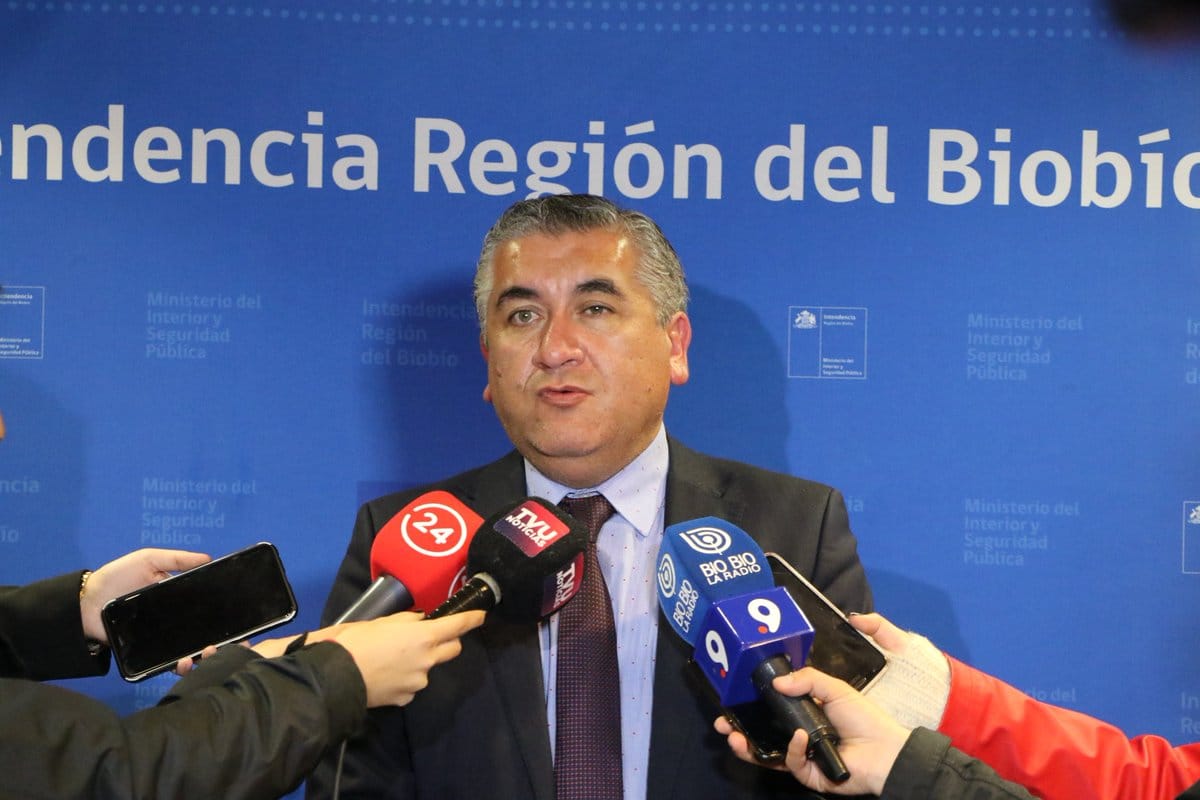 Gobierno pide la renuncia al gobernador de Concepción, Robert Contreras