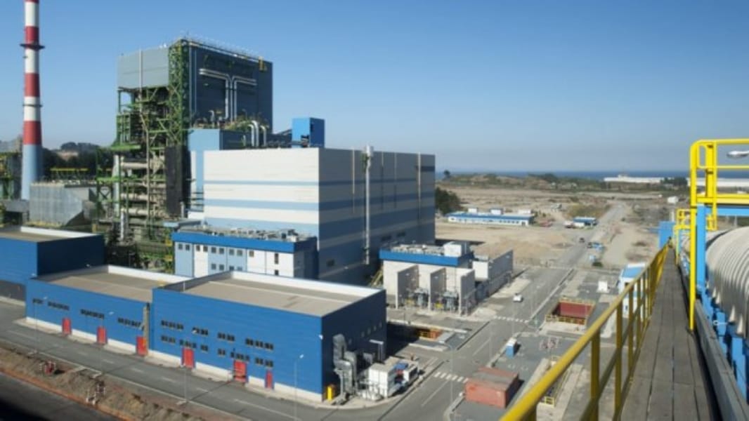 Colbún aclara que cerrará el 2040 la central Santa María en Coronel