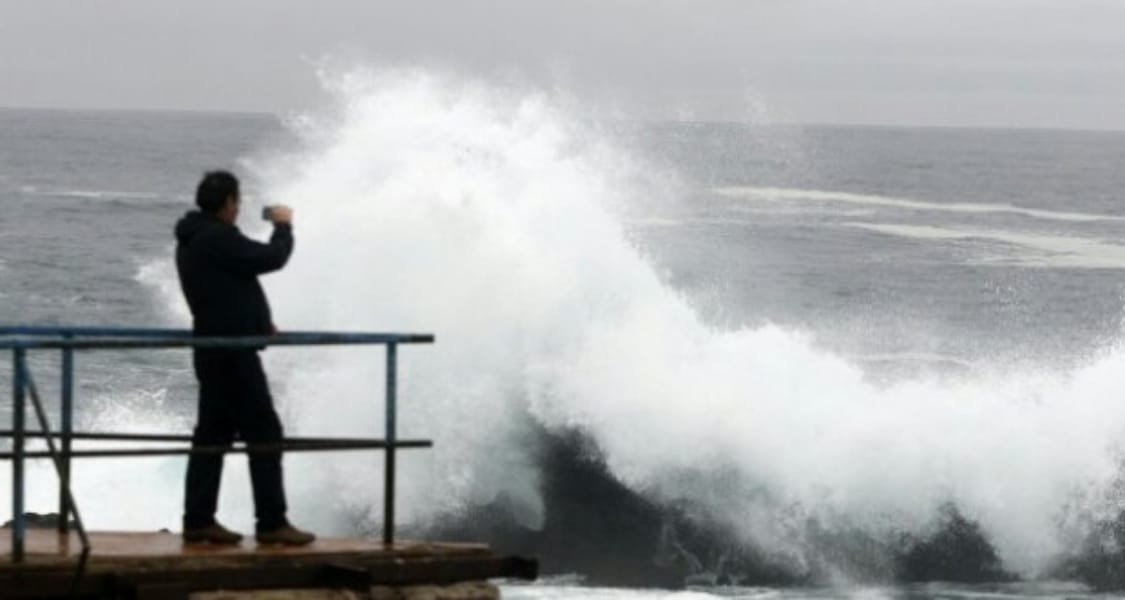 Armada extiende aviso de marejadas para casi todo el país: Olas llegarían a los 4 metros