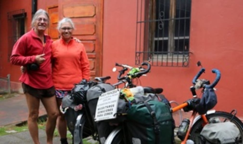 Pareja francesa que recorre el mundo en bicicleta llegó a Concepción