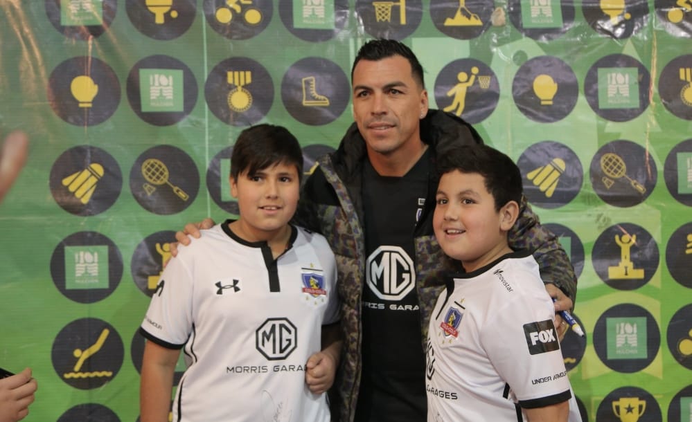 Esteban Paredes dictó charla motivacional a alumnos de escuela del Biobío