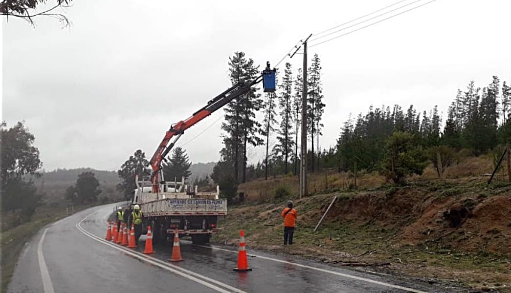 Sistema Frontal en el Biobío: Más de 3500 clientes están sin luz en la región