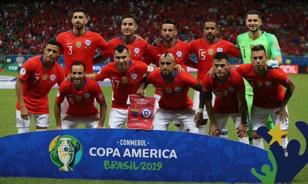 Confirman alineación defensiva de “La Roja” frente a Uruguay
