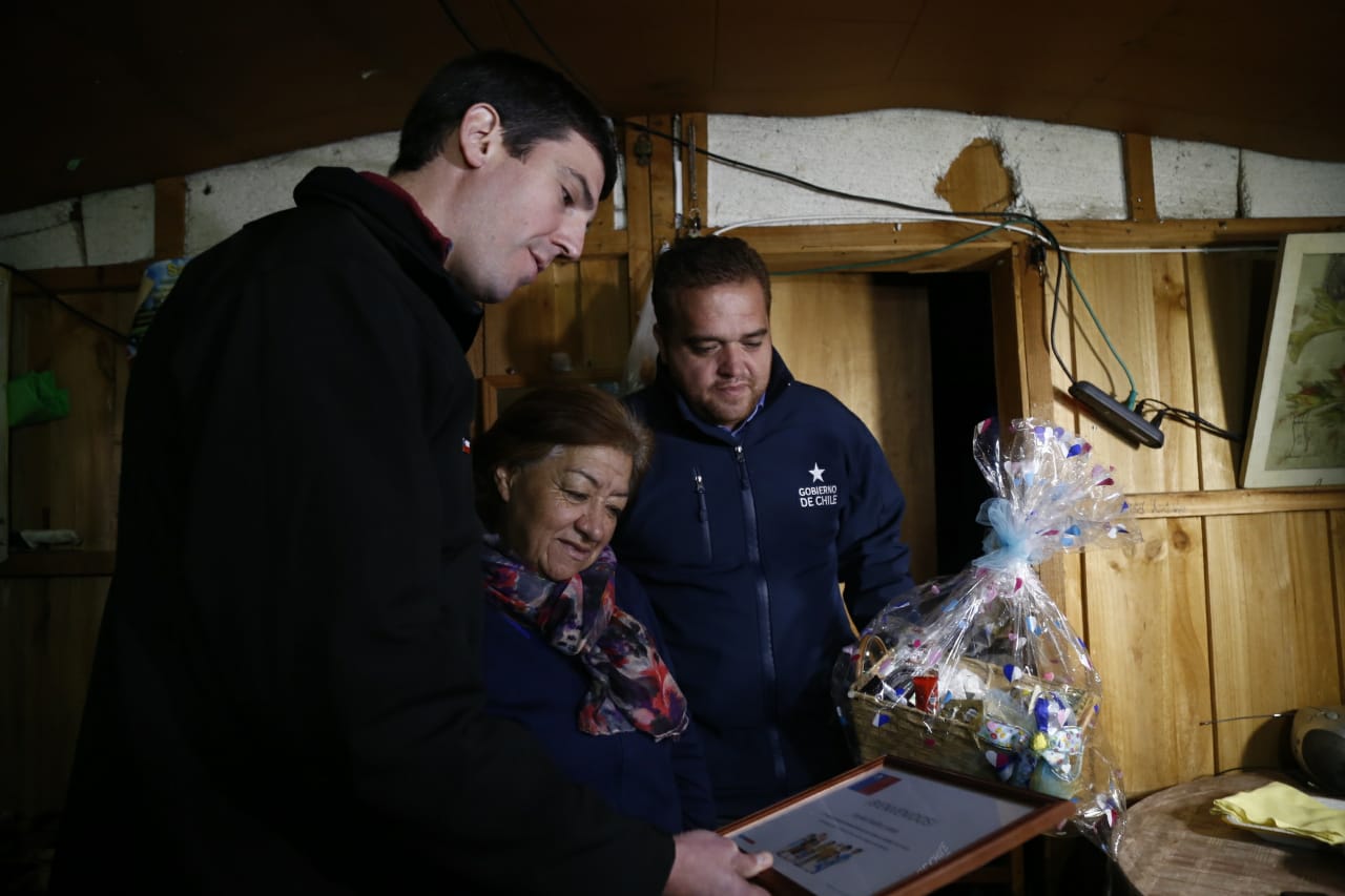 Regalan computadores a estudiantes de la Isla Santa María