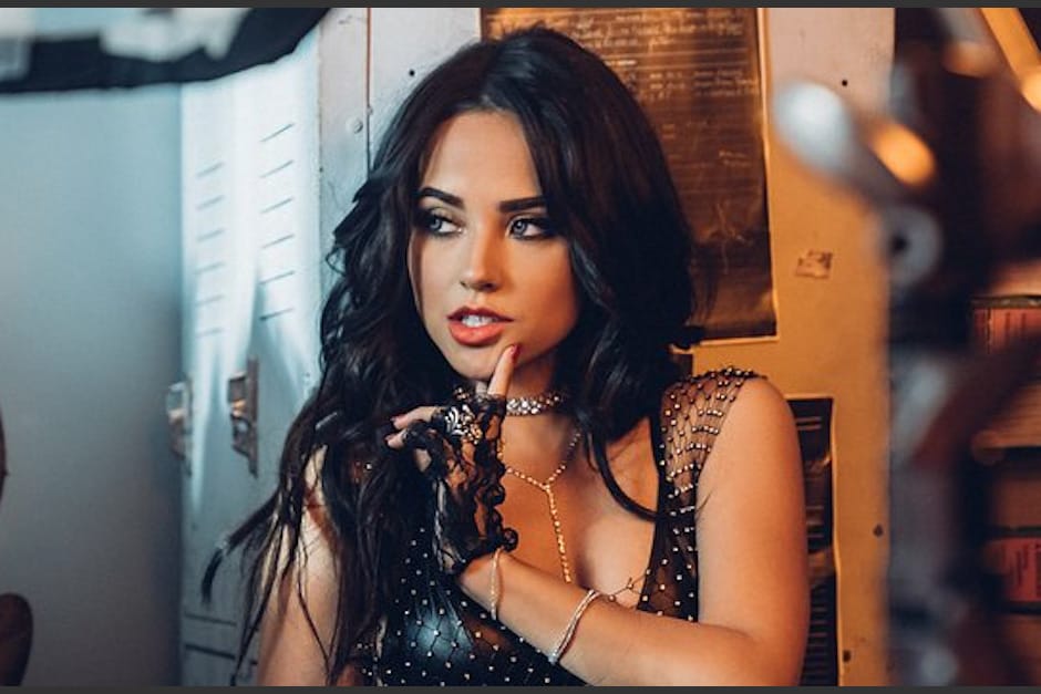 Becky G encendió las redes con bikinazo que dejó poco  a la imaginación