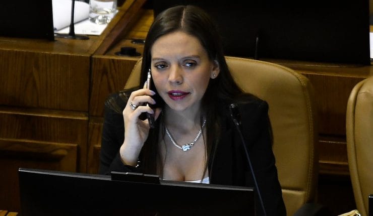 Diputada Flores pide que jubilados de las FF.AA. puedan acogerse al Plan Auge: “Están en una situación de total abandono”