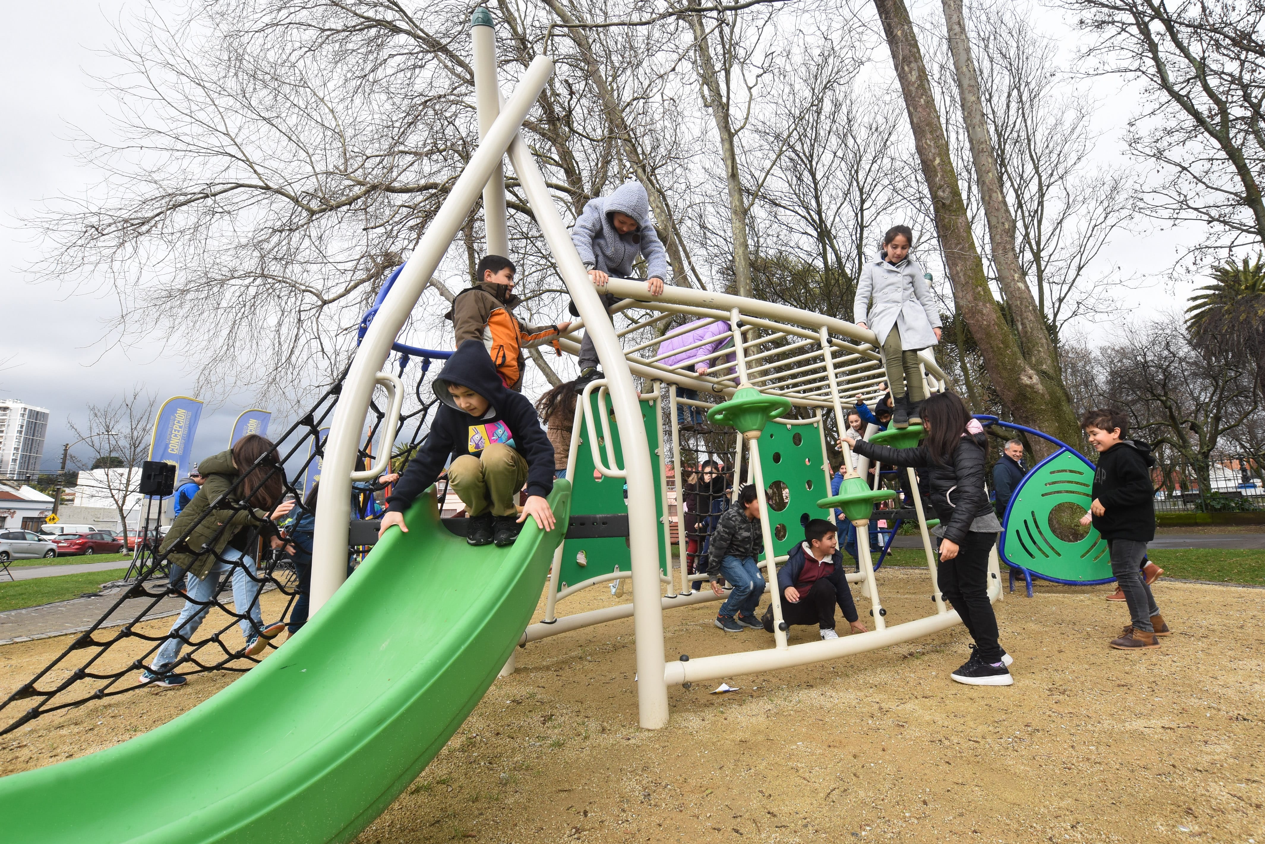 Inauguran remodelación de Plaza Cruz en Concepción